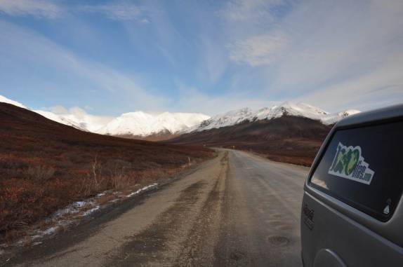 O Polo Norte fica para trás. Agora, rumo ao Polo Sul! (na dalton Highway, no norte do Alaska)